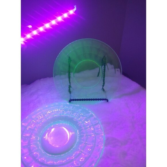 2 Green Block Optic Depression Glass  Plates 6"  Anchor Hocking Vaseline Vintage - Picture 3 of 7